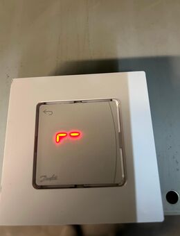 Danfoss 088U1081 Aufputzraumthermostat Icon Funk Batteriebetrieb LED-Display Aufputz - Bedburg