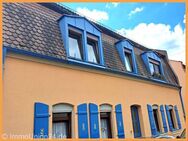 Charmantes Altstadthaus mit 2-3 Wohnungen ohne Reparaturrückstau und liebevoll angelegten Innenhof - Zirndorf
