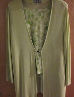 Gr. 42: grün/gelb/weiß schimmerndes Top + Gr. 42: hellgrüne Jacke mit Schließe "MDM", Boutique-Ware, hoher NP - München
