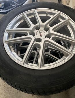 Winterreifen auf Alufelgen für 4er BMW - Kirchheim (Teck)