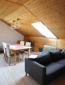 Gemütliche 3,5-Zimmer-Wohnung im Dachgeschoss mit Hobbyraum und Stellplatz - Hochdorf (Regierungsbezirk Stuttgart)