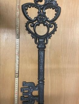 Deko-Schlüssel aus Stahlguss - Pfäffikon ZH