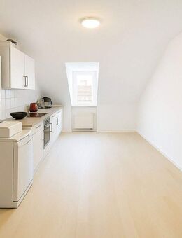 Helle 2-Zimmer-Dachgeschosswohnung - Erstbezug nach Renovierung - Fürth