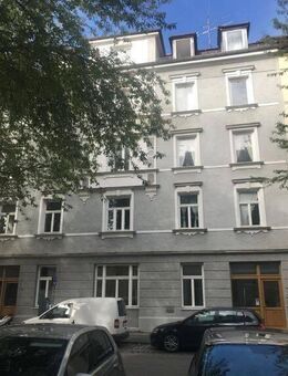 1,5-Zimmer-Dachgeschosswohnung in einem denkmalgeschützten Altbau im beliebten Westend - München
