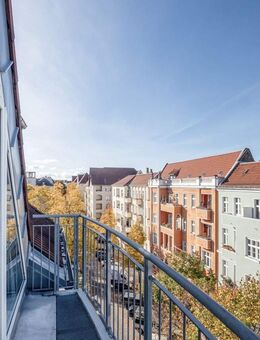 Studio-Apartment mit Balkon und Blick auf den Boddinplatz - Berlin