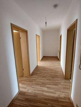 2-Zi.-Whg. mit Tageslichtbad und Stellplatz am Stadtrand von Döbeln - Döbeln