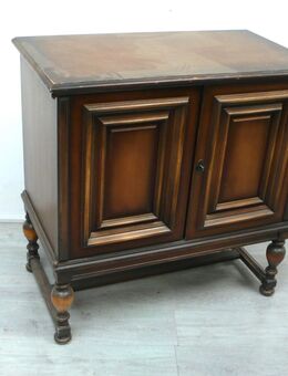 Sideboard 2 Türen von Warrings Nuß dkl, evtl zum Aufarbeiten - Sinzig