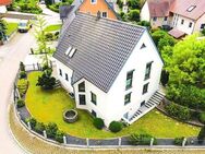 Hochwertiges Wohnen in Schwarzach! Ihr Traumhaus mit schönem Garten, Sauna und PV-Anlage! - Schwarzach (Nabburg)