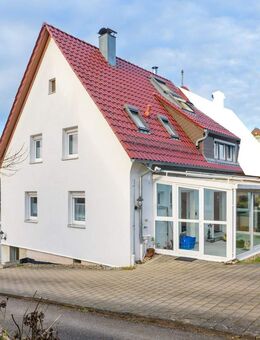 Doppelhaushälfte in ruhiger Lage mit Wintergarten und Carport - Pforzheim