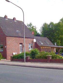 **3-Familienhaus sowie 2 weitere Grundstücke im hinteren Bereich zur Bebauung mit z. B. 2 MFH** - Varel