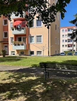 Eigentumswohnung in sehr schöner (Stadt-)Randlage von Eschwege, 3 Zimmer, Küche, Bad, EG (Hochparterre), Balkon, Garage - Eschwege
