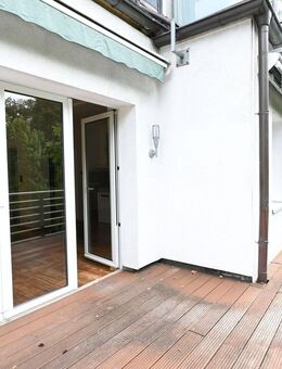 Moderne 3,5-Zimmer-Wohnung mit Balkon in Düsseldorf - Düsseldorf