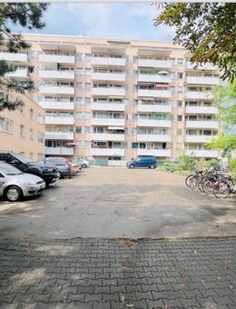 3 Zimmerwohnung mit Balkon und TG-Stellplatz - Frankfurt (Main)