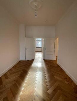 Sanierte, hochwertige 3 ZiWhg. am Günthersburgpark in teilsaniertem Stilaltbau mit Einbauküche u. Balkon - Frankfurt (Main)