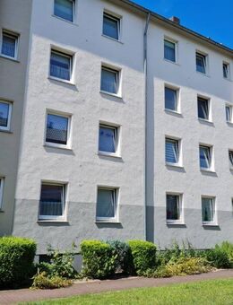 Erstbezug nach Modernisierung! 4-Zimmerwohnung mit Balkon im 3. Obergeschoß, ohne Aufzug! - Bielefeld