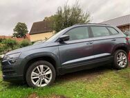 Skoda Karoq Ambition 1.5 DSG AHK NAV SHZ Kamera 1.Hand - Gleichen