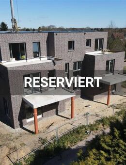 NEUBAU KFW 2-Zimmer-Obergeschosswohnung mit Dachterrasse und Aufzug in zentraler Lage! - Schortens