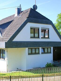 Freistehendes Einfamilienhaus mit Garage in reizvoller Dorflage der Gemeinde Nümbrecht - Nümbrecht