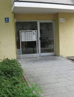 Schöne sanierte 2-Zimmer-Wohnung im EG in München Schwabing-West - München
