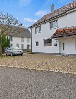 Frisch saniert! 3,5- (oder 4,5)-Zimmer-Eigentumswohnung in zentraler Lage in Hüttisheim - Hüttisheim