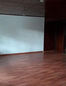 Modernisiertes, vermietetes Apartment mit großer Loggia in gepflegter Wohnanlage - Essen