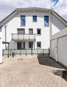 Bezugsfreie 3-Zimmer-Gartenwohnung mit Hobbyraum und Einbauküche in gefragter Wohnlage - München