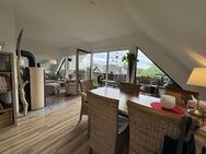 Charmante Dachgeschosswohnung mit Weitblick - 4 Zimmer, Kamin & Sonnenbalkon - Haan