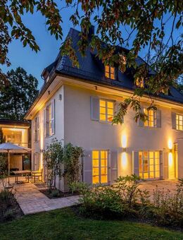 Stilvolle Altbauvilla mit Gästehaus, Traumgarten und Pool in vorzüglicher Lage - Gräfelfing