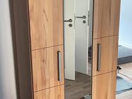 Schrank aus Holz mit Spiegelfläche - Mannheim