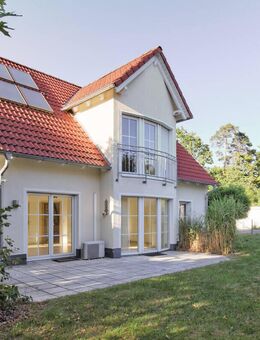 Attraktives Einfamilienhaus mit 7 Zimmern, EBK, Kamin und Garage in Eckental - Eckental