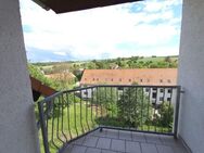 mieten mit Weitblick... gemütliche 2-Zimmer Wohnung mit Balkon, PKW-Stellplatz und großem Keller - Langenbernsdorf