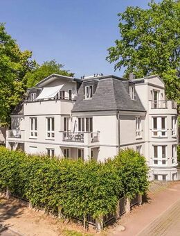 Großzügige, helle Dachgeschosswohnung in bester Lage - bezugsfrei - Kleinmachnow