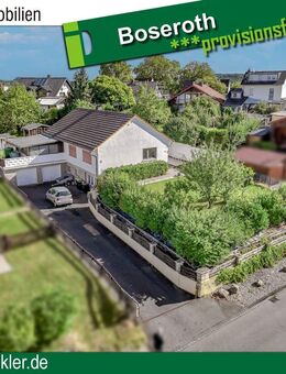 Oberpleis/Boseroth: Freistehendes EFH mit großem Grundstück, Doppelgarage und herrlichem Ölbergblick - Königswinter