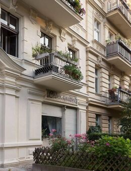 Rarität direkt am Landwehrkanal! Vermietete Altbauwohnung im denkmalgeschütztem Stuckaltbau - Berlin