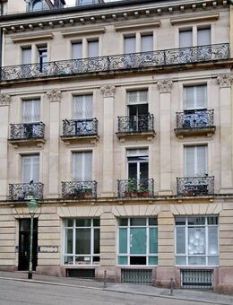 Ruhige, komplett möblierte sanierte Altbauwohnung in absoluter Innenstadtlage - Baden-Baden