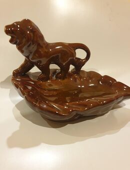 Alte Keramik / Porzellan Schale- Ringschale mit Löwe 18 cm lang - Büdelsdorf