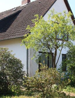 Grosses Einfamilienhaus mit Garage und riesigem Garten in guter Lage von Tostedt - Tostedt