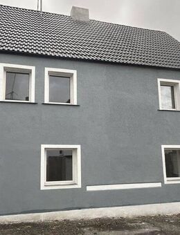 Renovierte, modernisierte Doppelhaushälfte mit 8 Zimmern in Ebnath - Ebnath