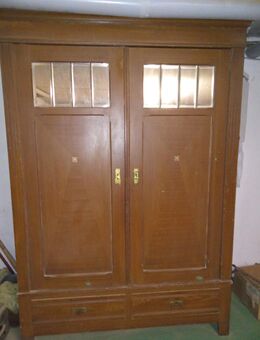 Alter Kleiderschrank - Neuenrade