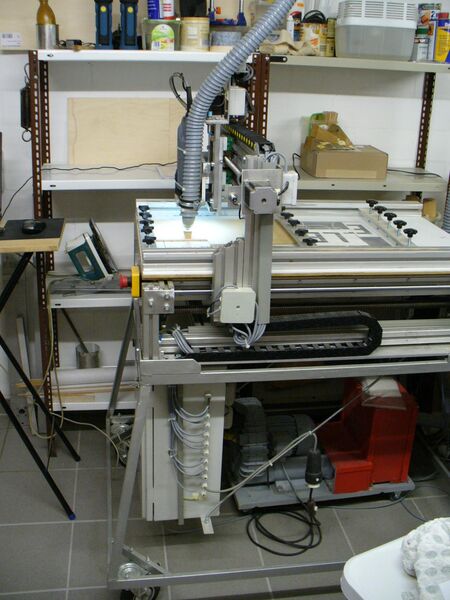 CNC Portal-Fräse mit fahrbaren Untergestell, PC und viel Zubehör - Rheda-Wiedenbrück