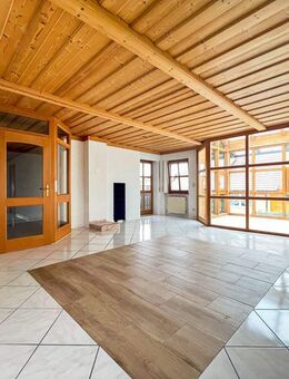 Großzügige 3-Zimmer-Wohnung mit Wintergarten und Balkon in ruhiger Lage - Maxhütte-Haidhof