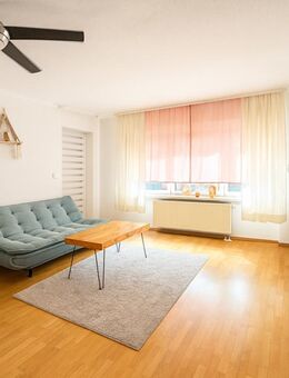 Familienidylle am Feldrand: Großes Einfamilienhaus mit Garten, Kamin & Dachstudio in Freisbach - Freisbach