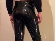 Sissy sucht latex gleichgesinnte - Bielefeld