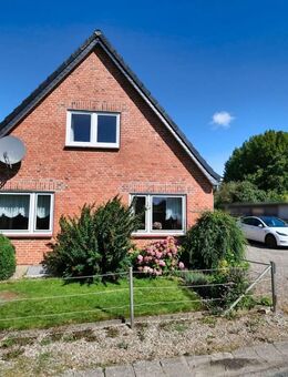 Einfamilienhaus mit integrierter ELW im DG insg. 5 Zimmer - großer Garten mit Garage in Ostsee Nähe! - Rabel