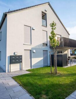 ***HOCHWERTIG UND GANZ OBEN - 2-ZI.-DG-WHG. MIT BALKON UND KÜCHE*** - Parsberg