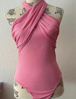 Eleganter Damen-Body in Pink mit Neckholder-Design – figurbetont & modern - Augsburg