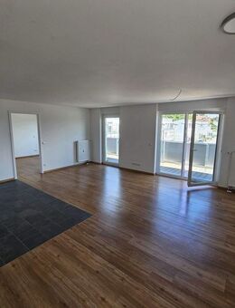 Helle 2-Zimmer-Wohnung im 2. Stock mit Balkon - Kemnath - Kemnath