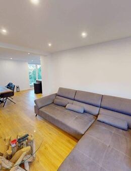 Kleines teilsaniertes Einfamilienhaus oder Mietobjekt in ruhiger zentraler Lage mit Garten - Schiffweiler