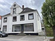Zentrales Wohn- und Geschäftsgebäude mit Gewerbehalle und PV-Anlage - Gangkofen