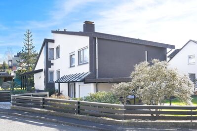 Niestetal – Heiligenrode Sehr großzügiges, feudales und sehr gepflegtes Einfamilienhaus mit Garage